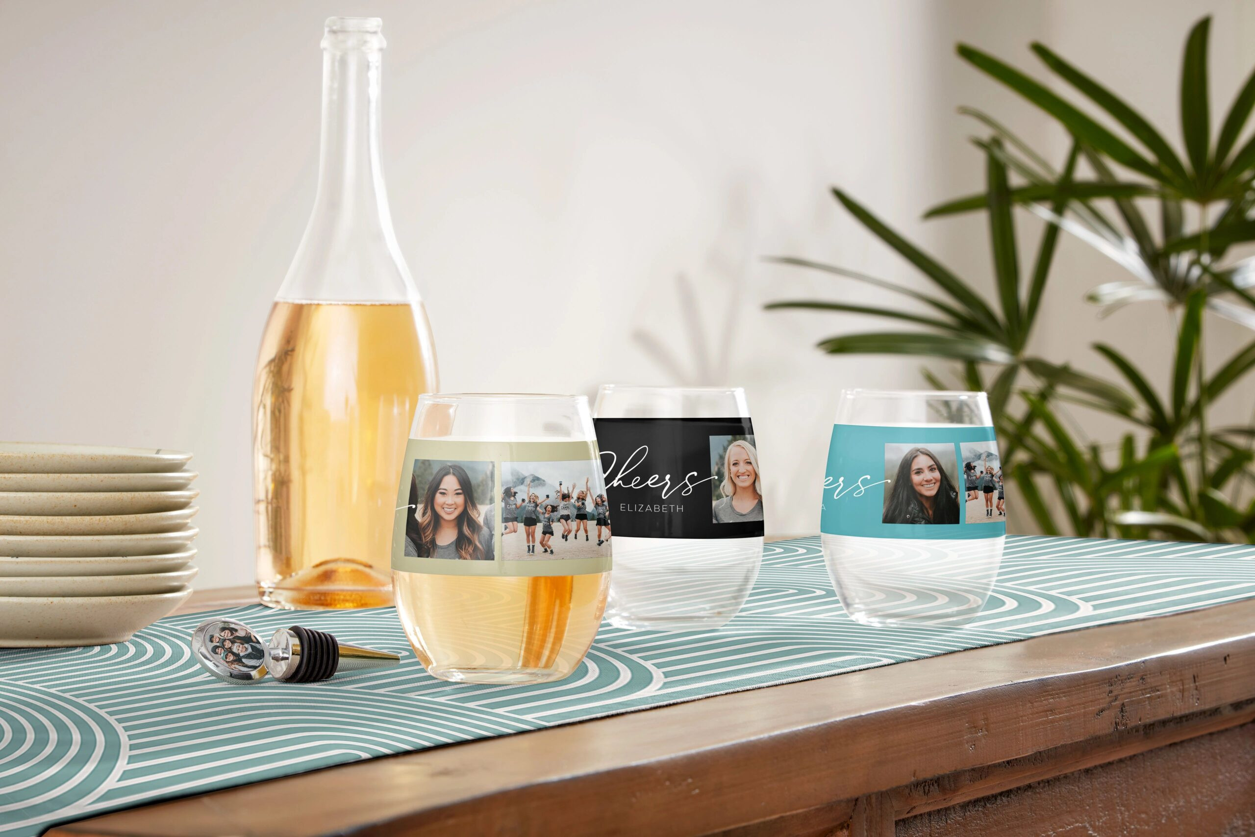 Shutterfly custom stemless wine glasses, showcasing elegant and personalized gifts for wine lovers.