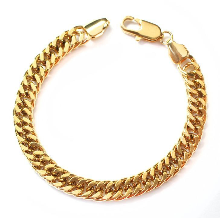 A gold bracelet is a fab gift idea for mom