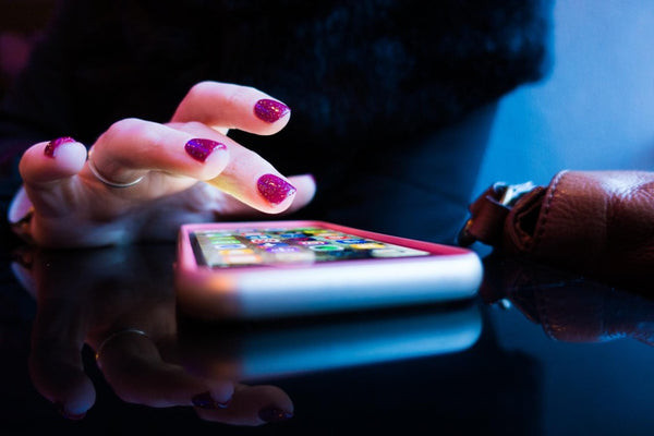 A person using the Mode Earn App on their phone, highlighting the earning potential for Amazon Gift Cards.