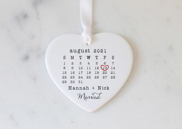 Calendar Heart Ornament: A romantic holiday gift for wife, marking special dates like anniversaries with festive charm