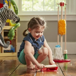 Melissa &amp; Doug Dust! Sweep! Mop! 6-Piece Pretend Play Set