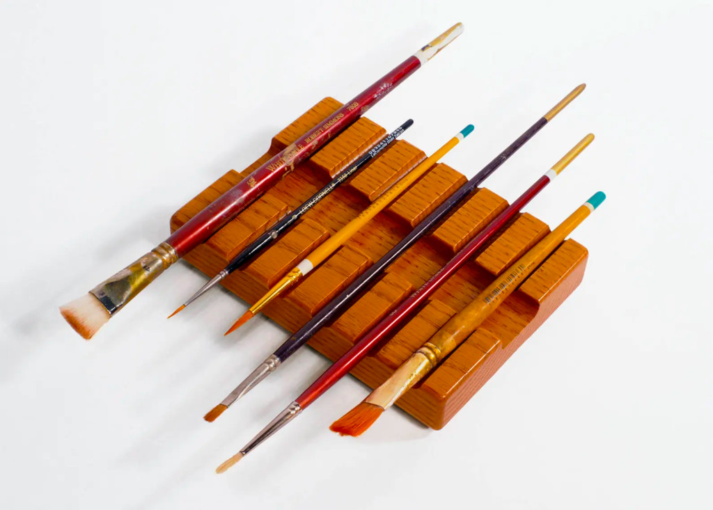 Elegant Ceramic Brush Rest for Artists
