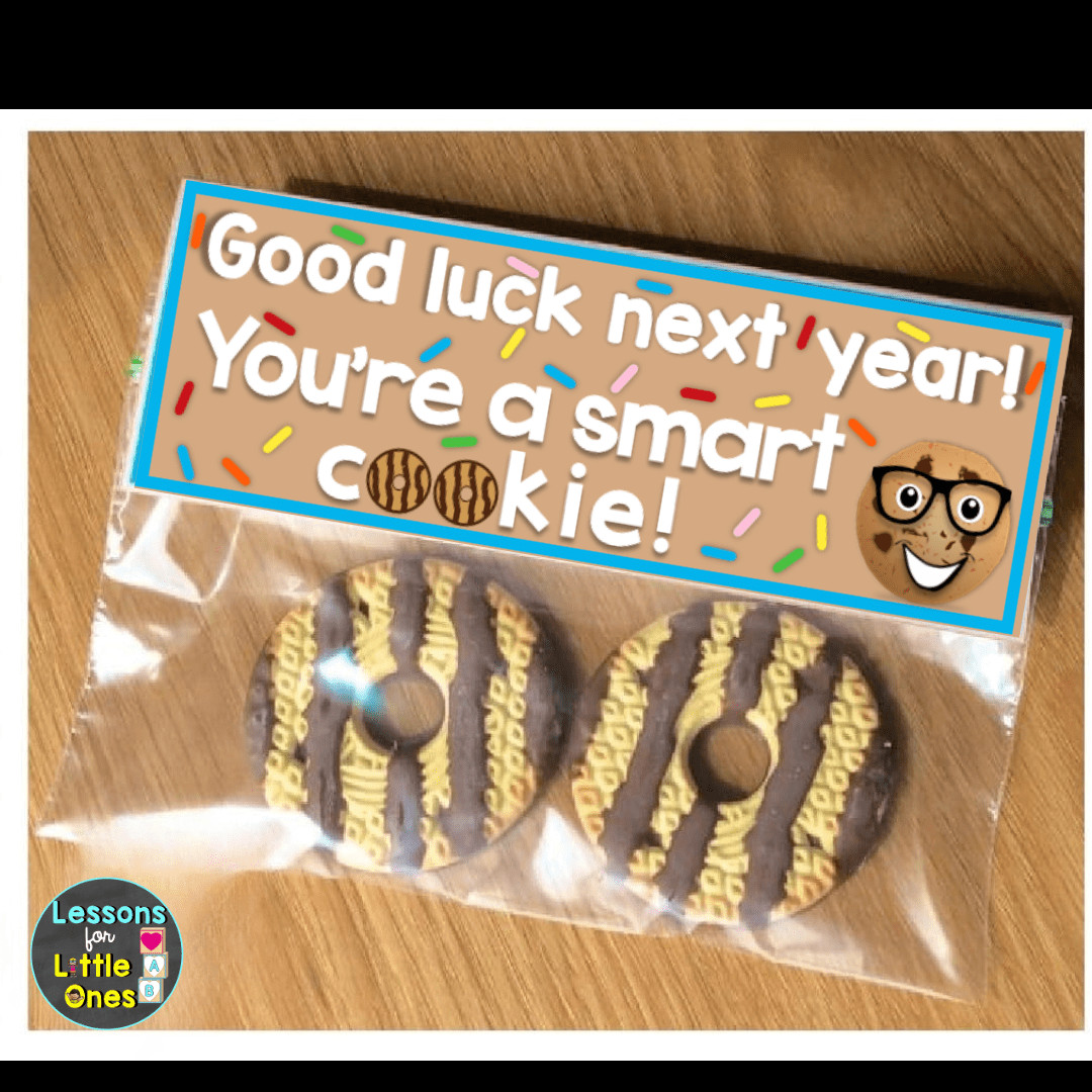 Delightful end of the school year gift cookie tag, featuring a smart cookie theme for student appreciation gifts.