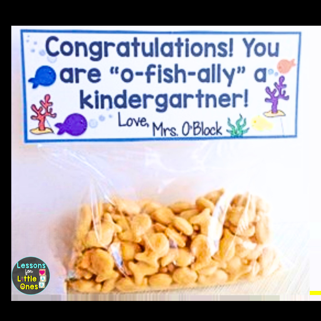 Charming end of the school year student gift idea showcasing fish crackers and 'O-FISH-al' graduation tags, perfect for preschool and kindergarten celebrations.