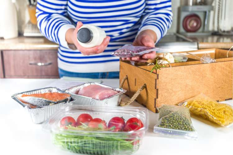 Meal kit subscription, a convenient birthday gift idea for wife, simplifying meal planning and cooking (via Canva)