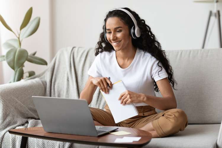 Online course, a personal growth random birthday gift idea for wife, supporting lifelong learning and hobby development (via Canva)