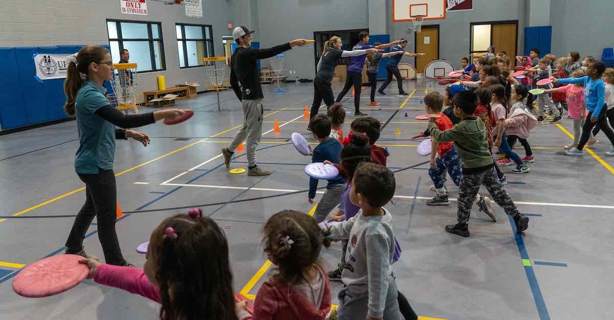 Uplay disc golf charity event with kids