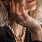 Elegant pearl necklace as a timeless 30th anniversary gift